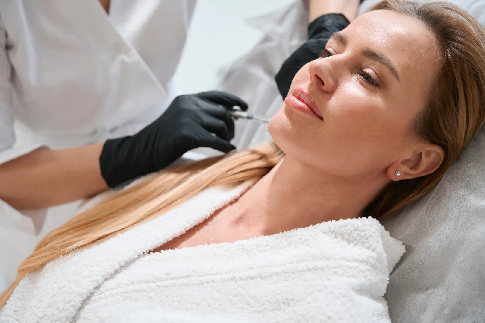 synergy_laser_chin_model_replace_lady_with_blue_gloves_1080p How does Microneedling work?